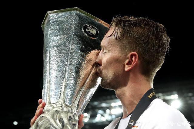 周琦15+9首钢胜深圳 郭艾伦40分广州不敌北控