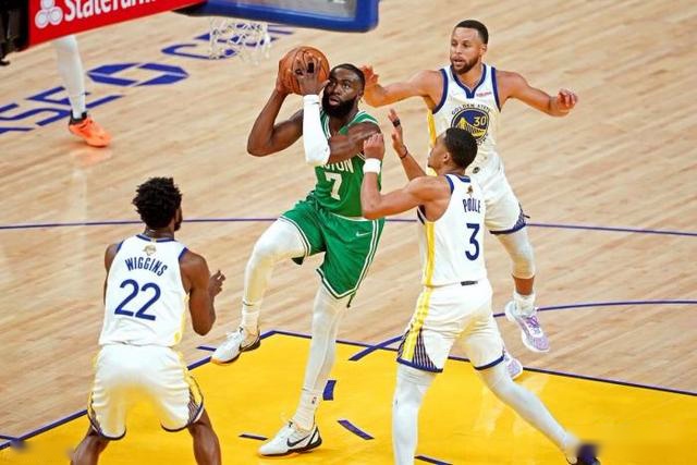 易建联:没有观众比赛很煎熬 重回主场令人期待