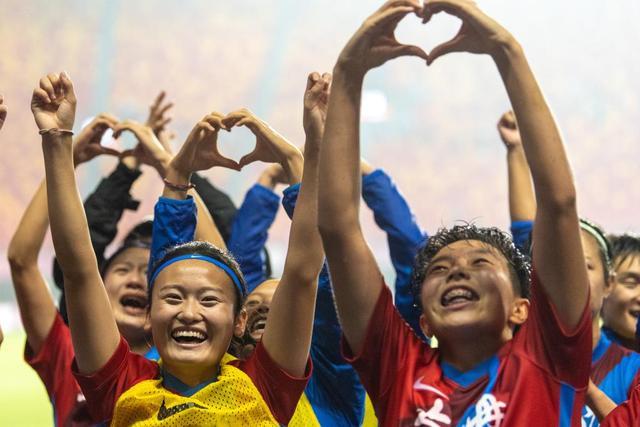 詹姆斯连续三场三双破纪录 湖人力克灰熊3连胜